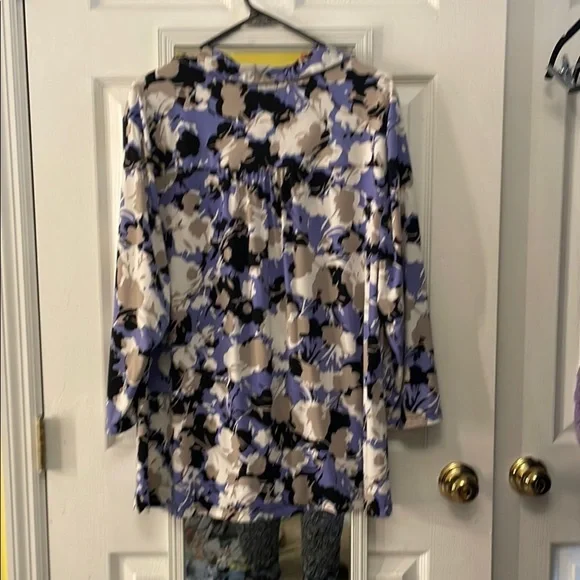 ❤️Alfani Blue and White 3/4 Sleeve Buttoned Blouse - Picture 3 of 4